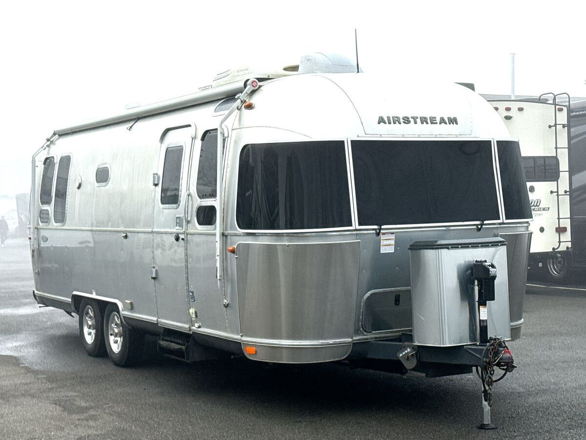 2016 Airstream Flying Cloud 26U in fife WA