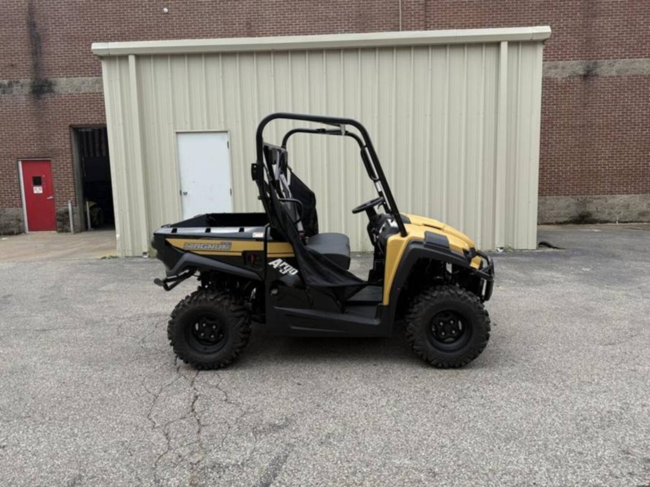 A photo of this 2024 Argo Magnum Pro 500 XTX