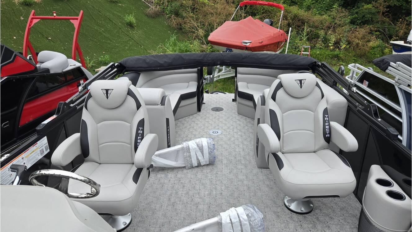 A photo of this 2027 Trifecta 24RF LE