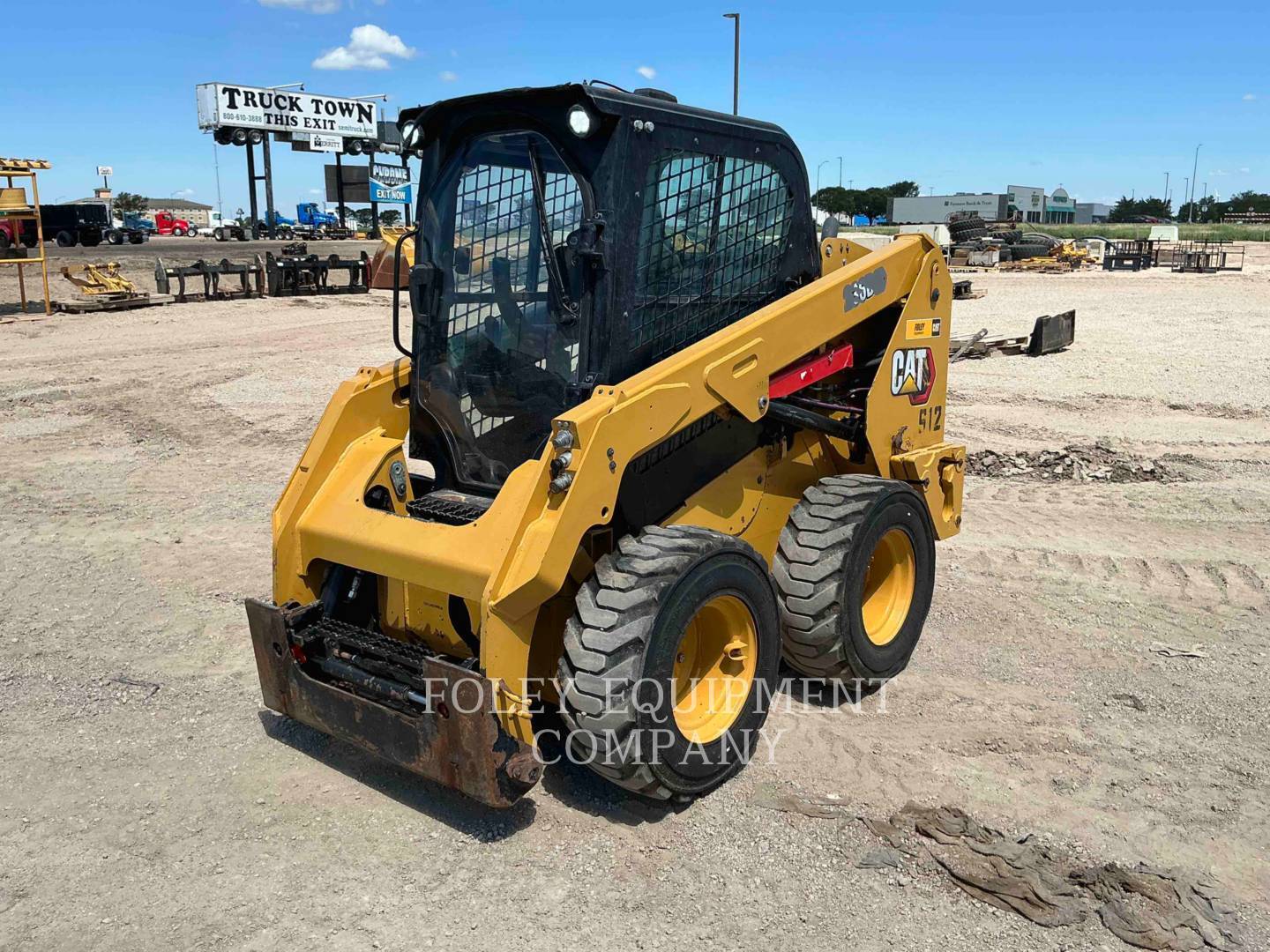 2024 CAT 236D3STD1C in Colby, KS