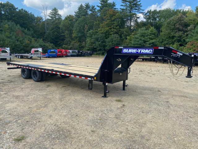 2025 SURE-TRAC 8.5X25 Powder Coated 22.5K Flat Deckover Gooseneck in Loudon, NH