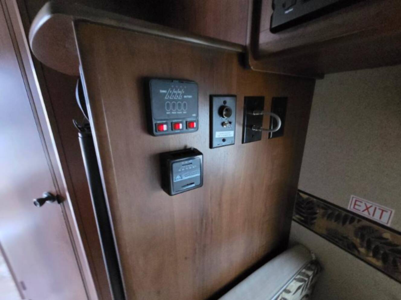 A photo of this 2015 Jayco Jay Feather Ultra Lite X17Z