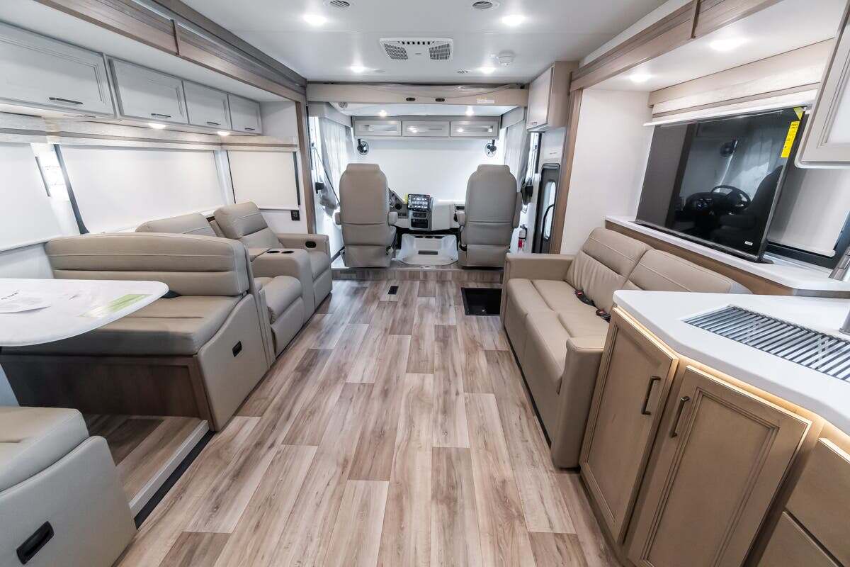 2027 Thor Motor Coach Hurricane 35A in alvarado TX