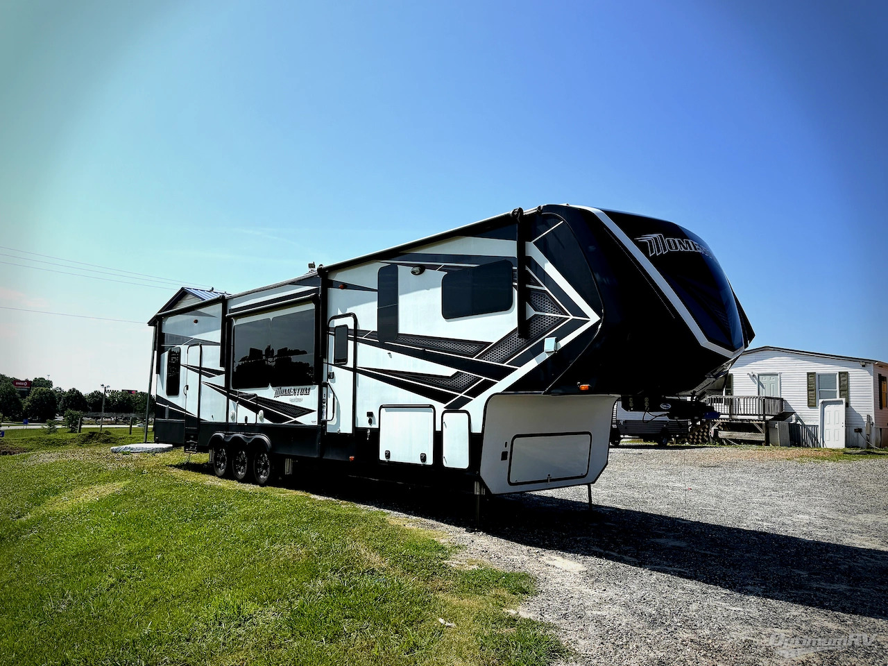 2023 Grand Design Momentum G-Class 320G in inman SC