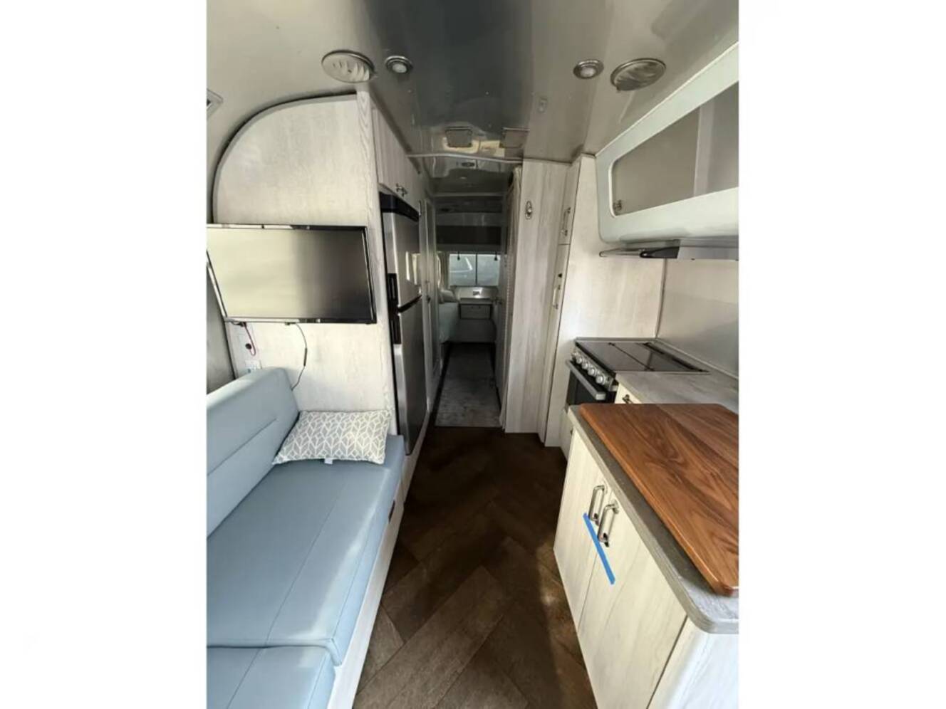 A photo of this 2023 Airstream International 25FB Twin