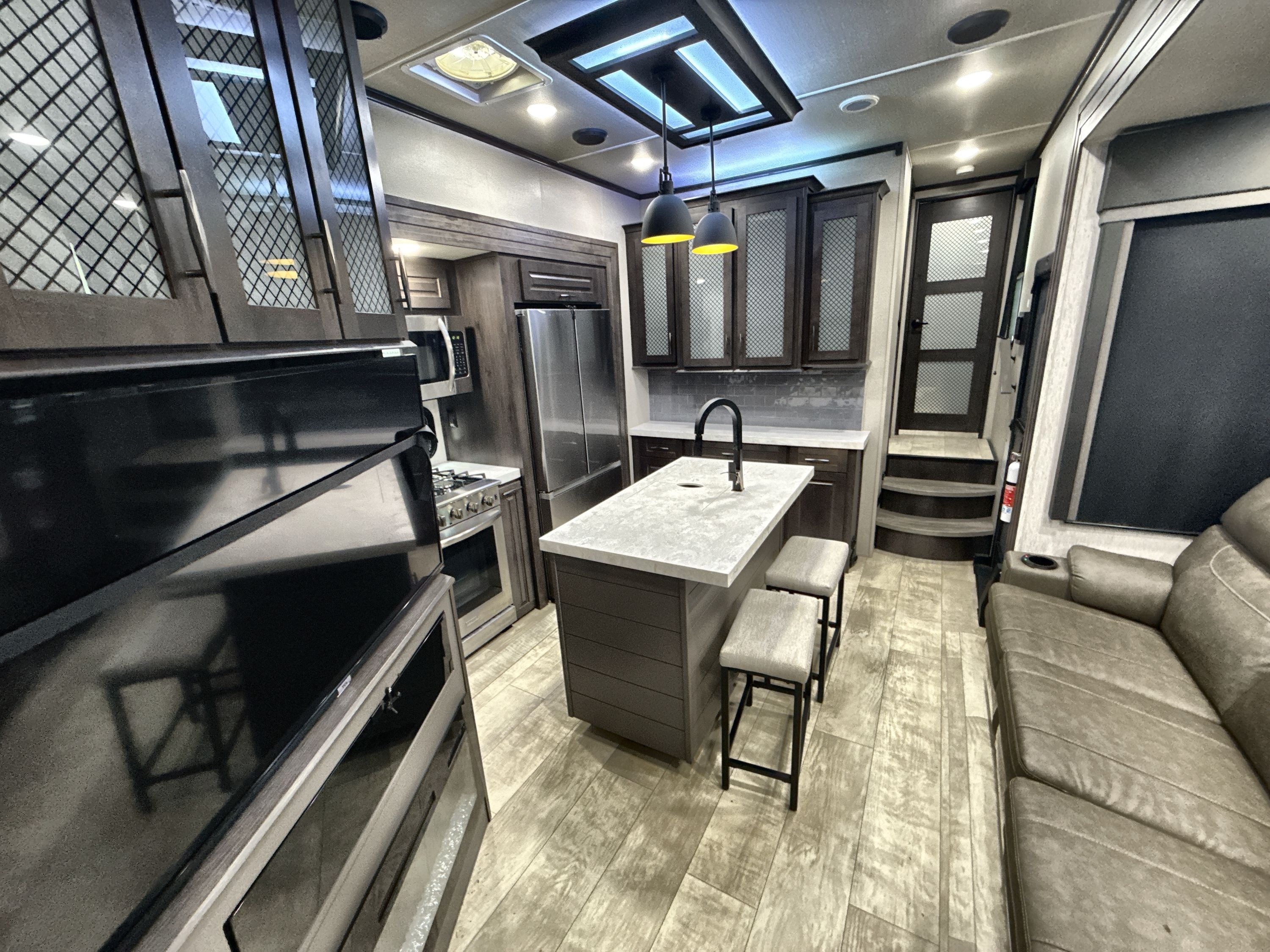 2022 Grand Design MOMENTUM M CLASS 351MS in calera AL