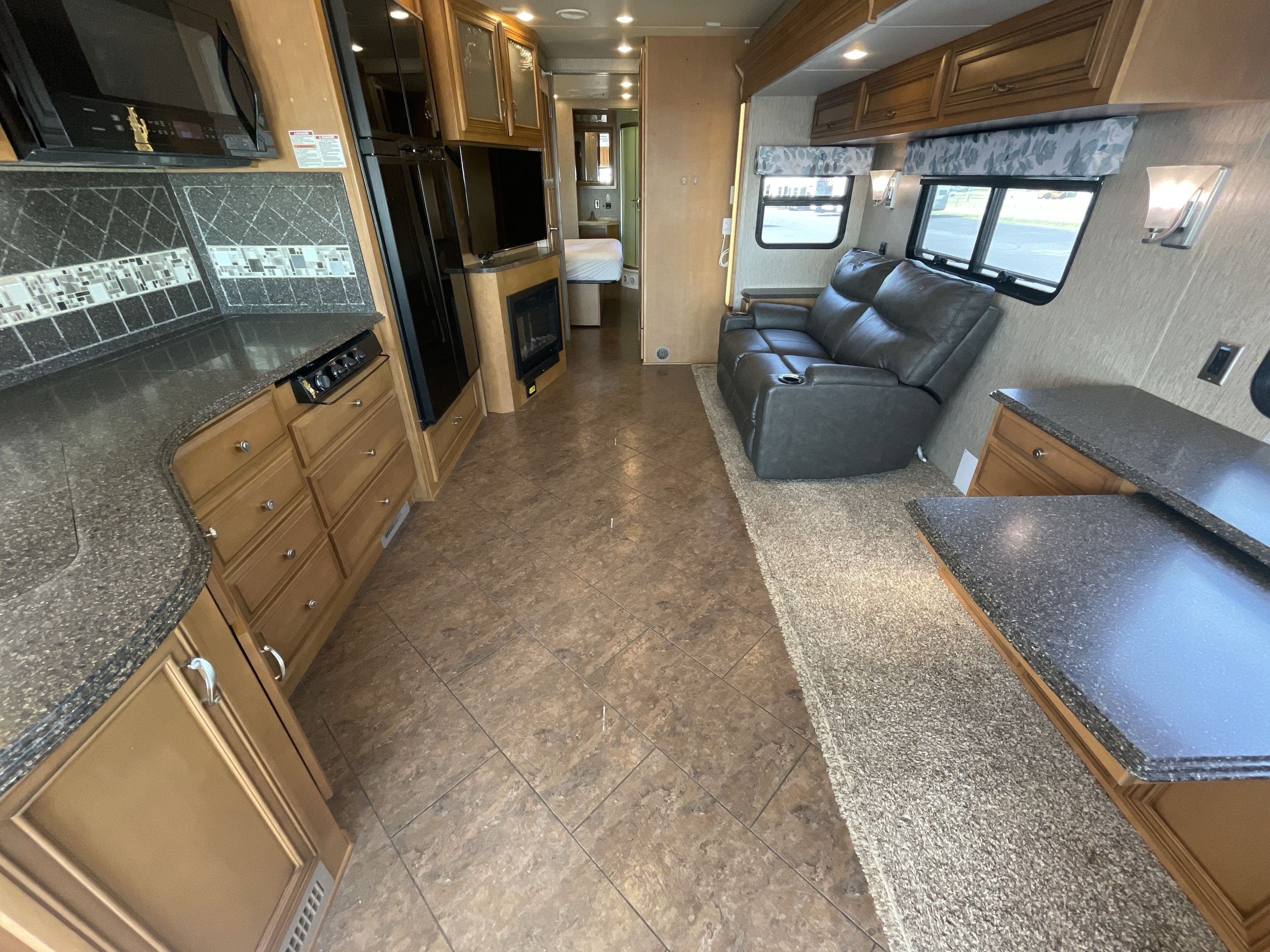 2015 Newmar CANYON STAR 3610 in north little rock AR