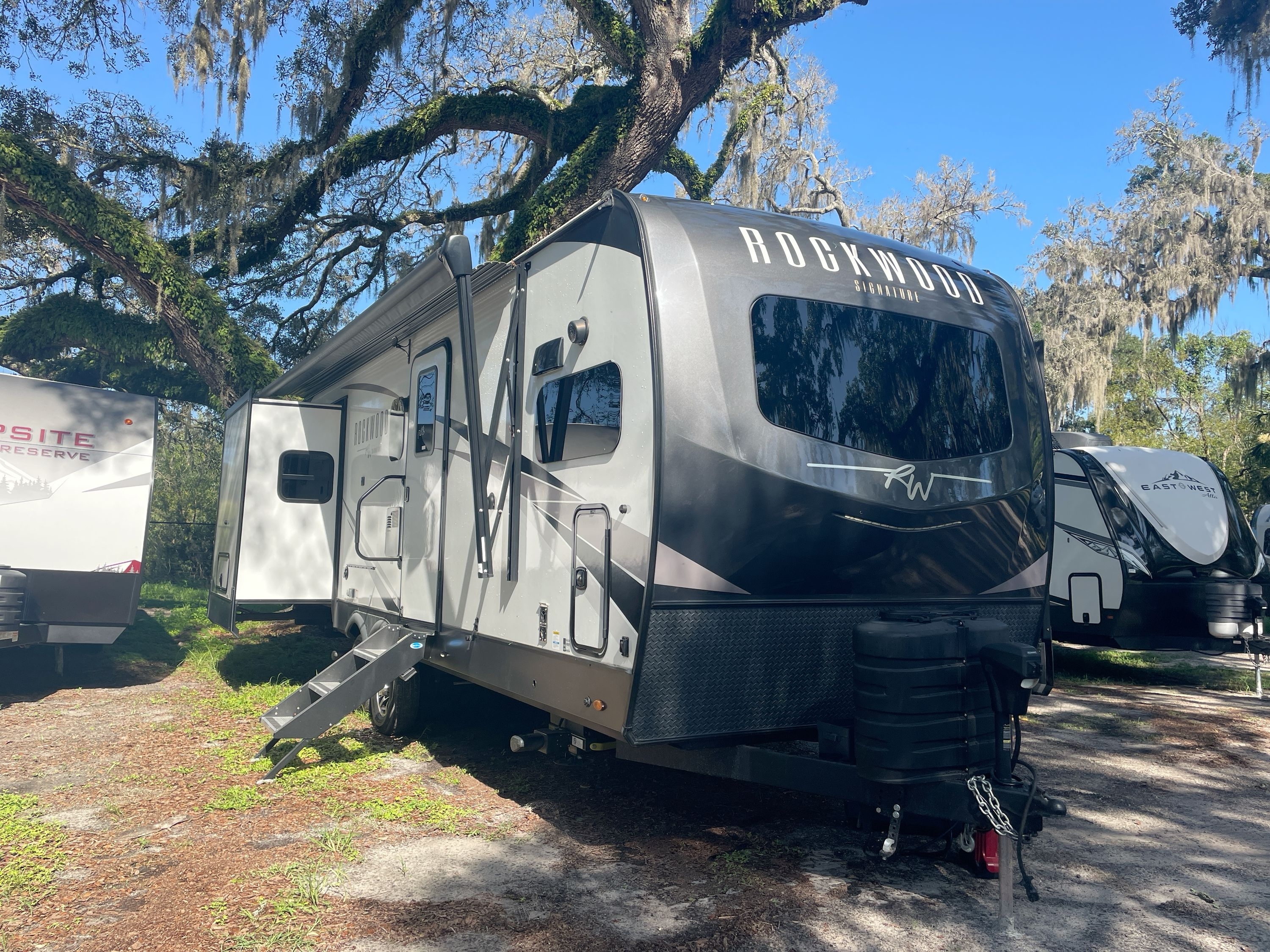 2023 Forest River ROCKWOOD SIGNATURE 8264BHS in dover FL