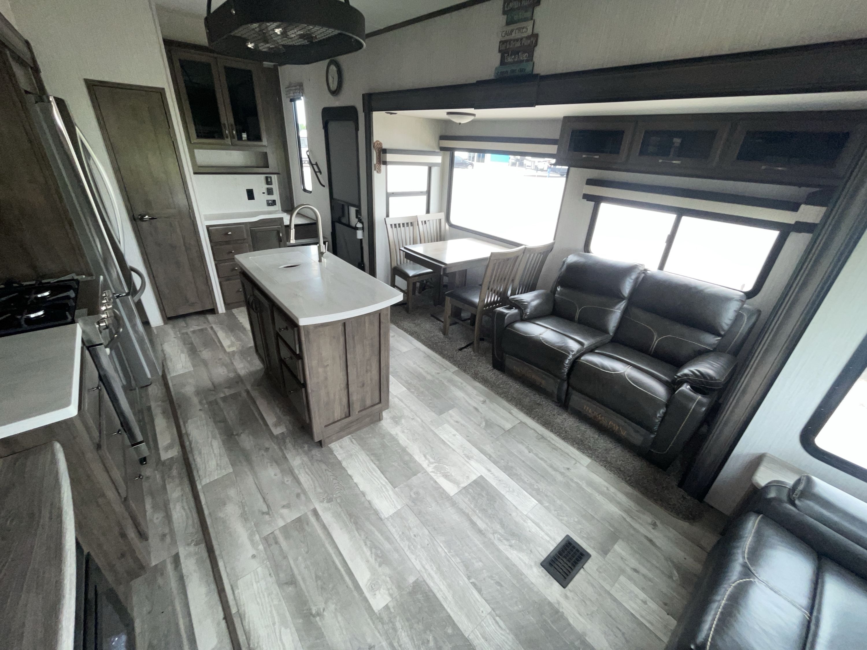2021 Forest River SANDPIPER 321RL in monticello MN