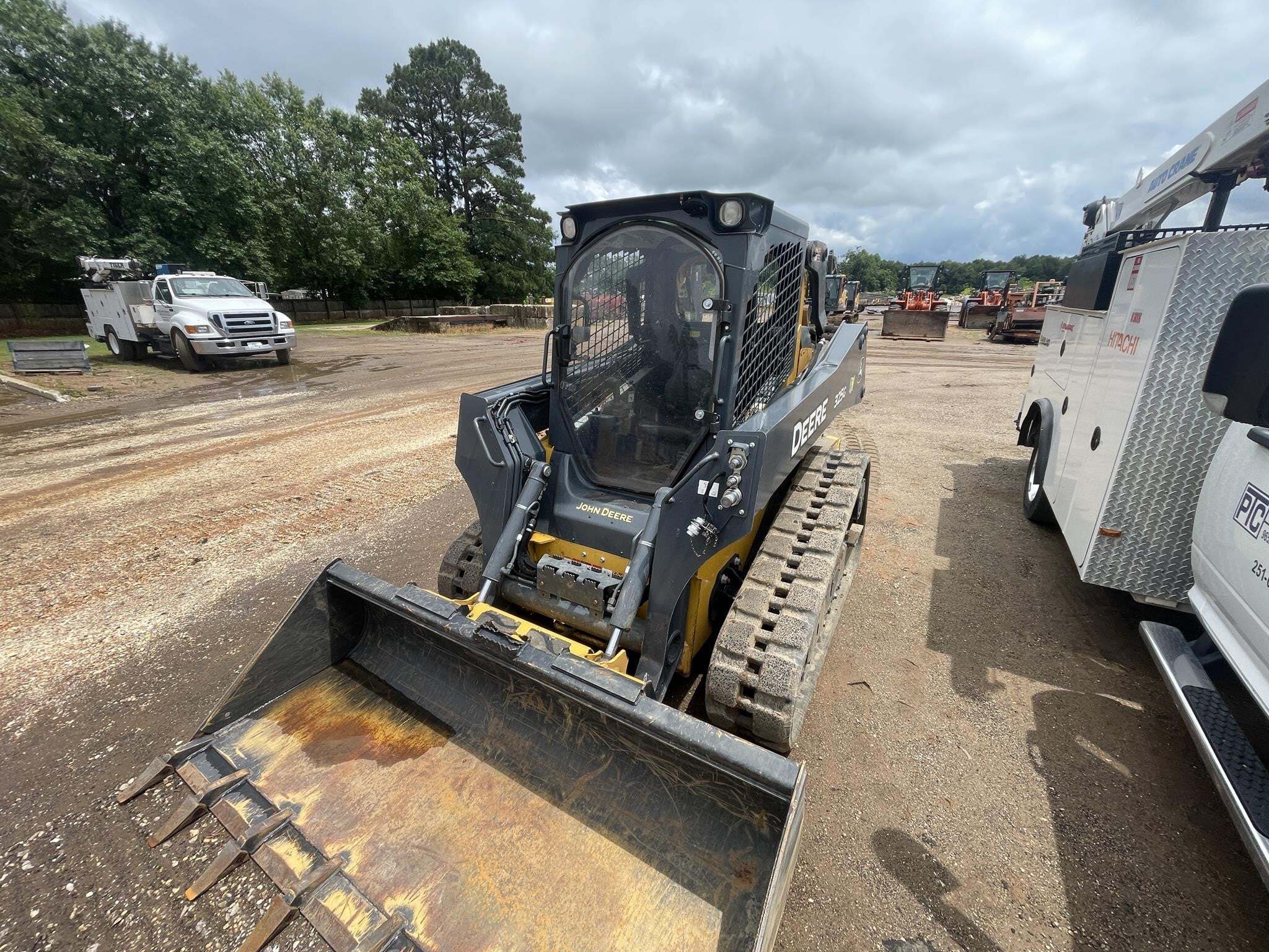 2018 DEERE 325G in Montrose, AL