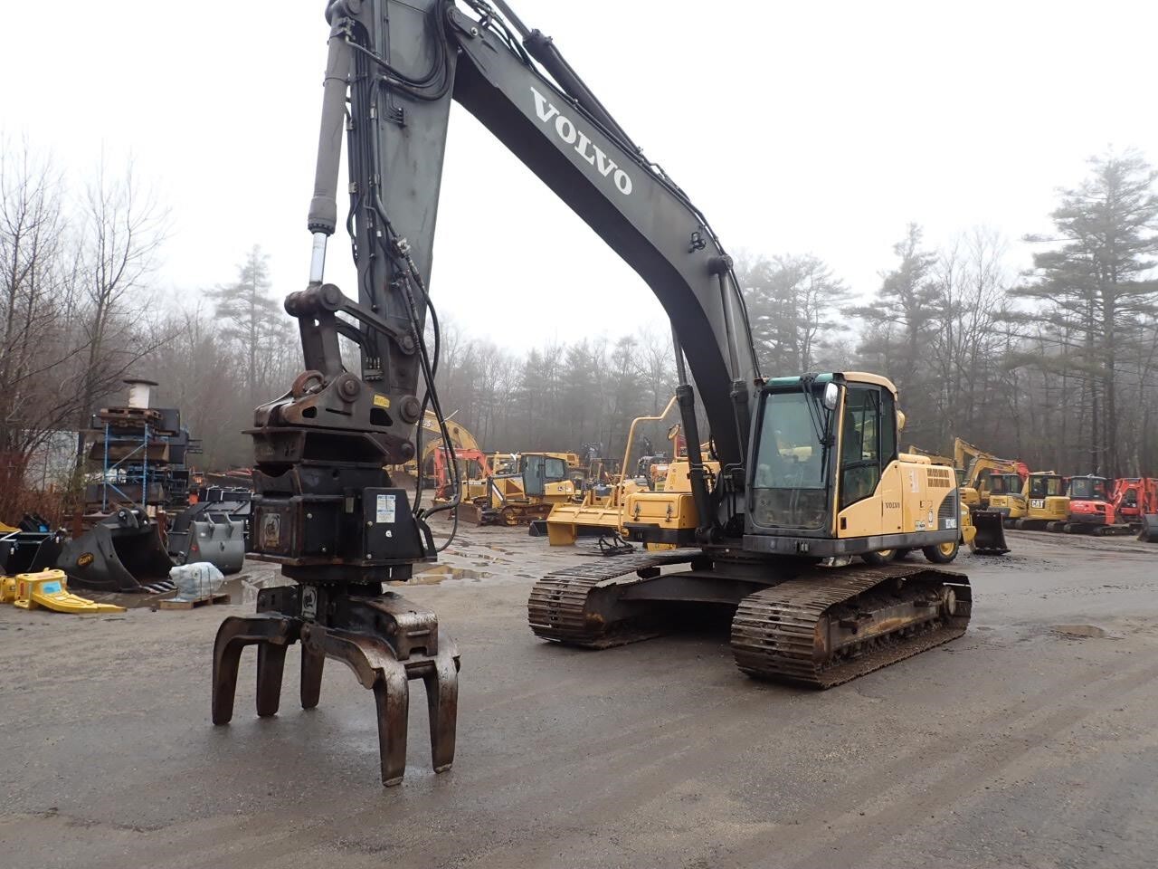 2009 VOLVO EC240CL in Phillipston, MA