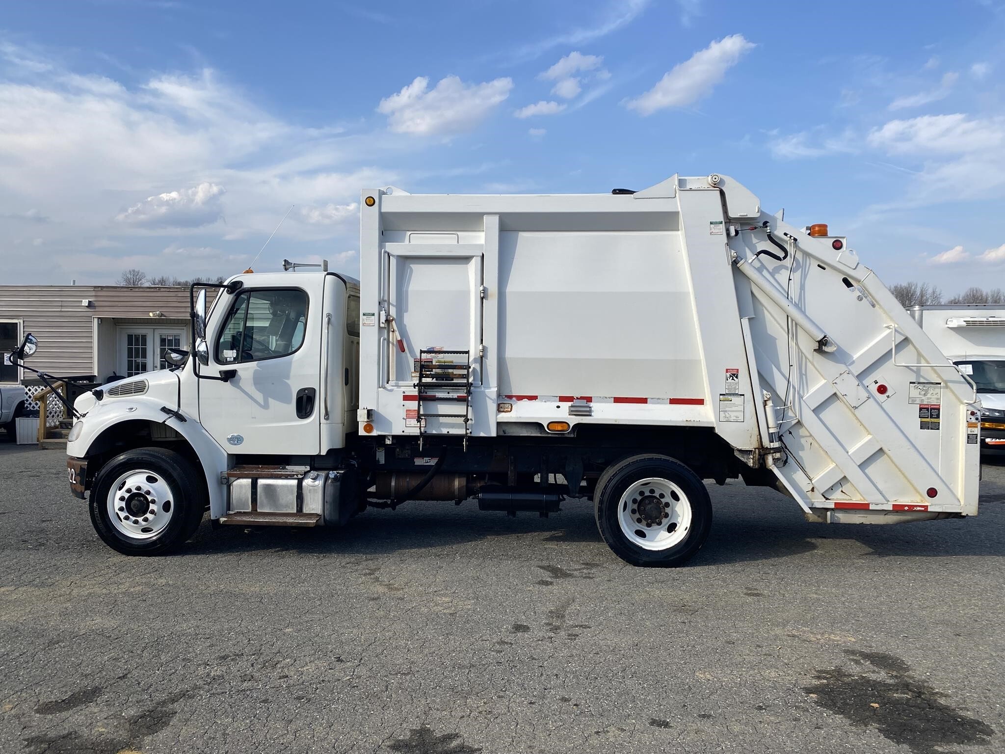 2015 FREIGHTLINER BUSINESS CLASS M2 106 in Greensboro, NC