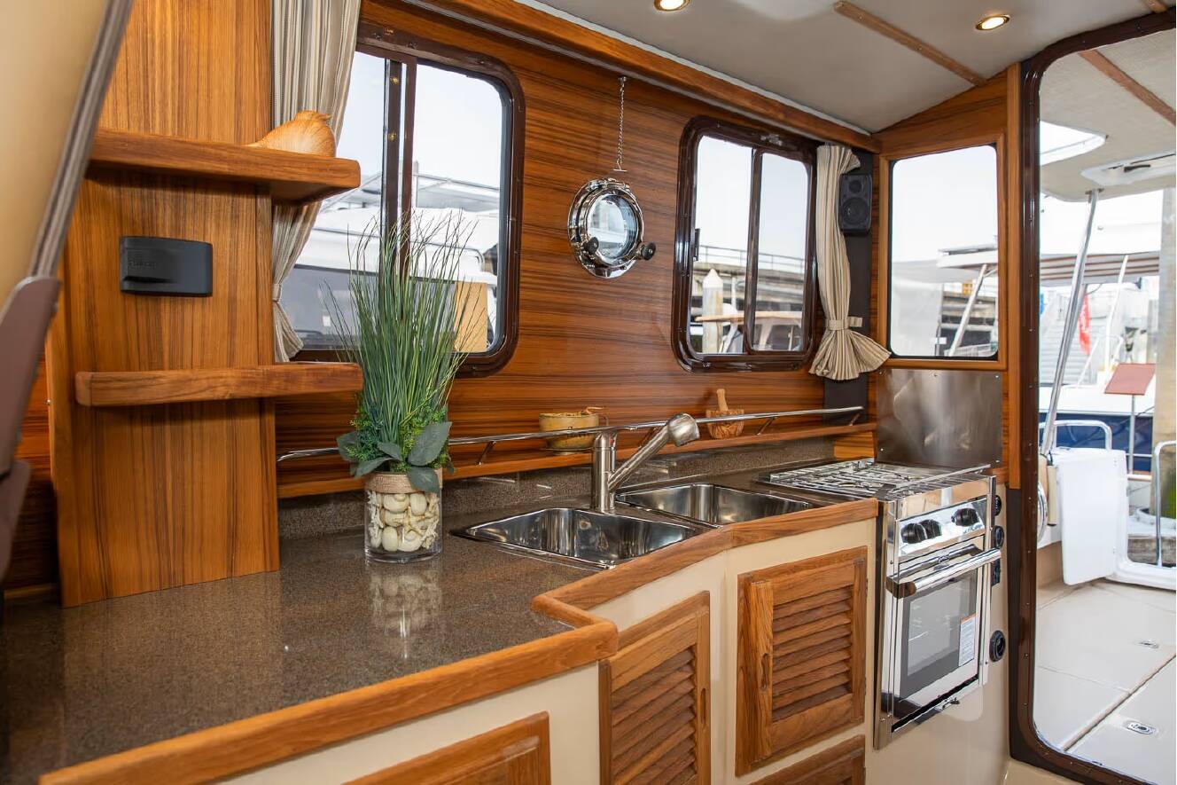 A photo of this 2015 Ranger Tugs R-31 CB