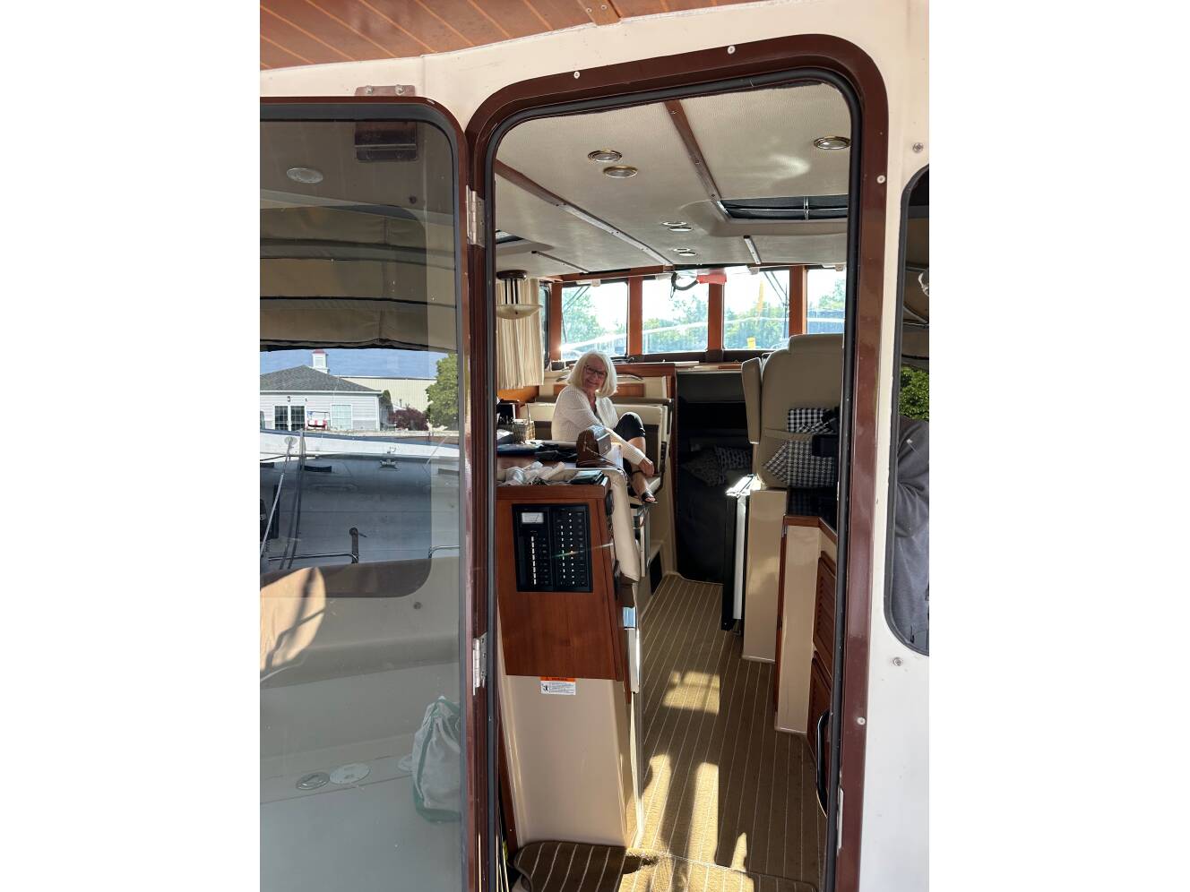 A photo of this 2015 Ranger Tugs R-31 CB