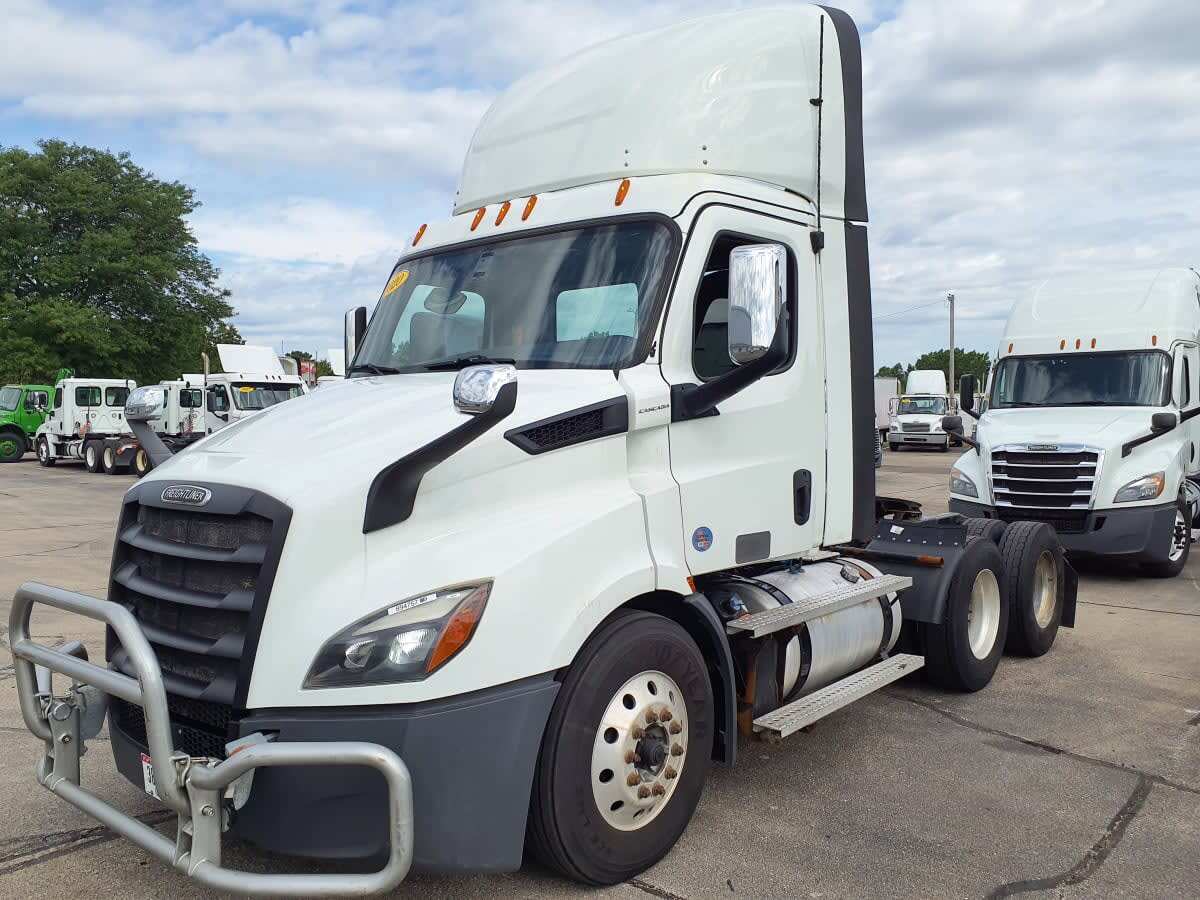 2020 FREIGHTLINER CASCADIA 116 in Oak Creek, WI