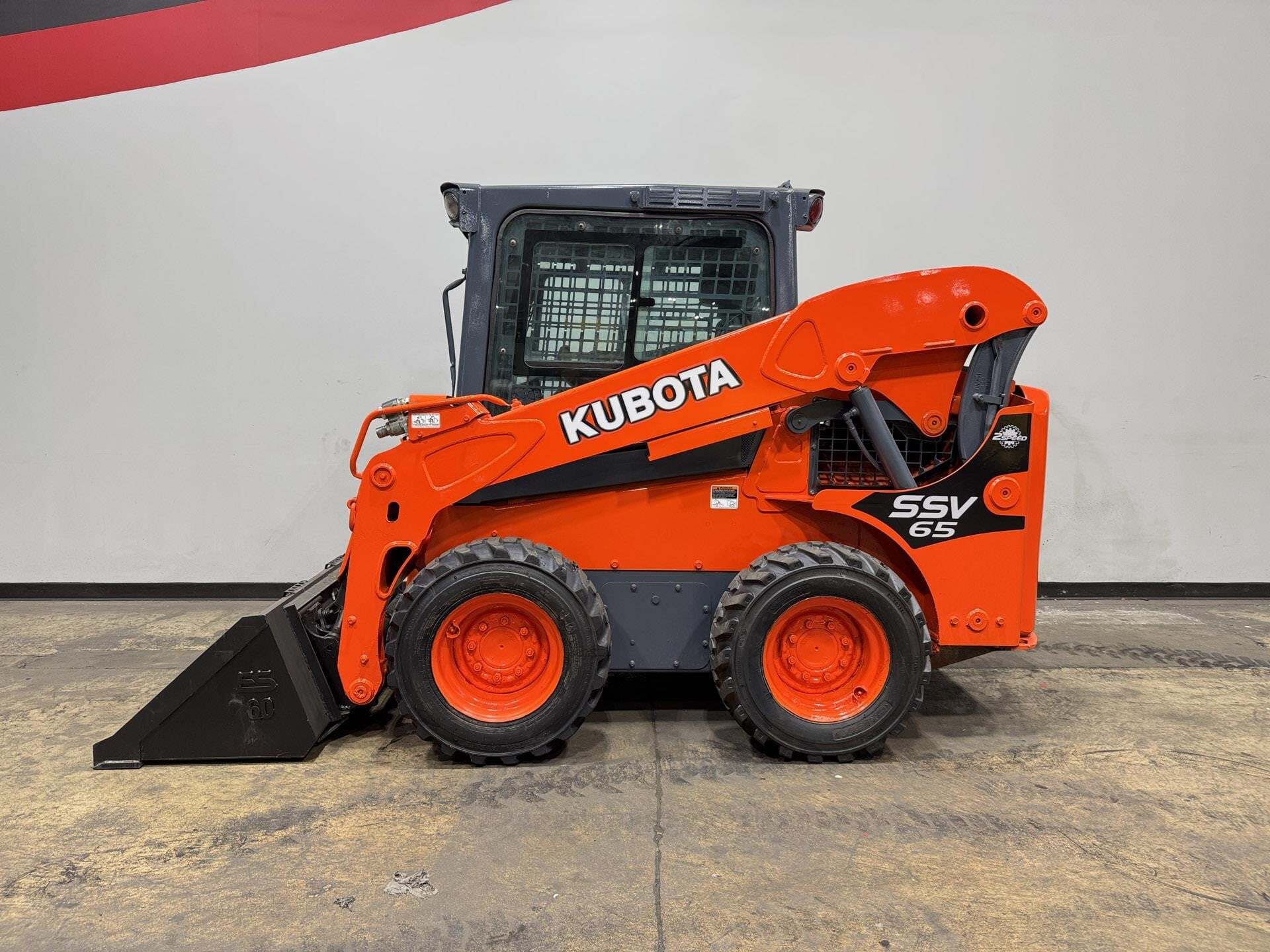 2017 KUBOTA SSV65 in Cary, IL