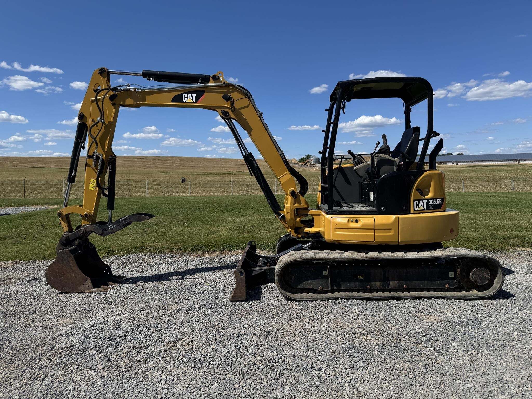 2017 CATERPILLAR 305.5E2 in Womelsdorf, PA