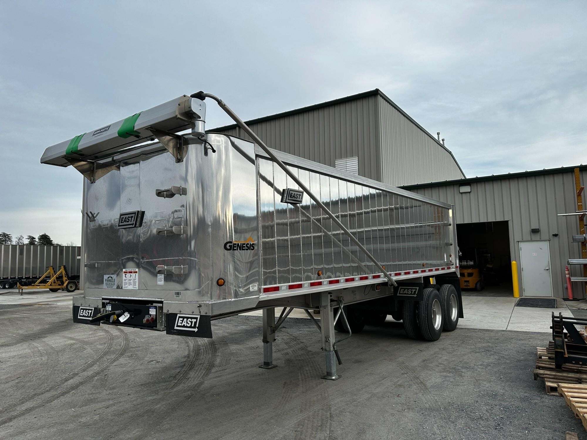 2027 EAST 28' X 96" X 60" FRAME GENESIS DUMP in Wilmington, NC