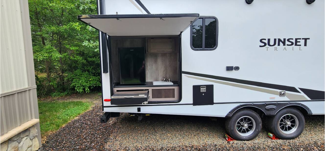 A photo of this 2022 Crossroads SUNSET TRAIL SUPER LITE SS253RB