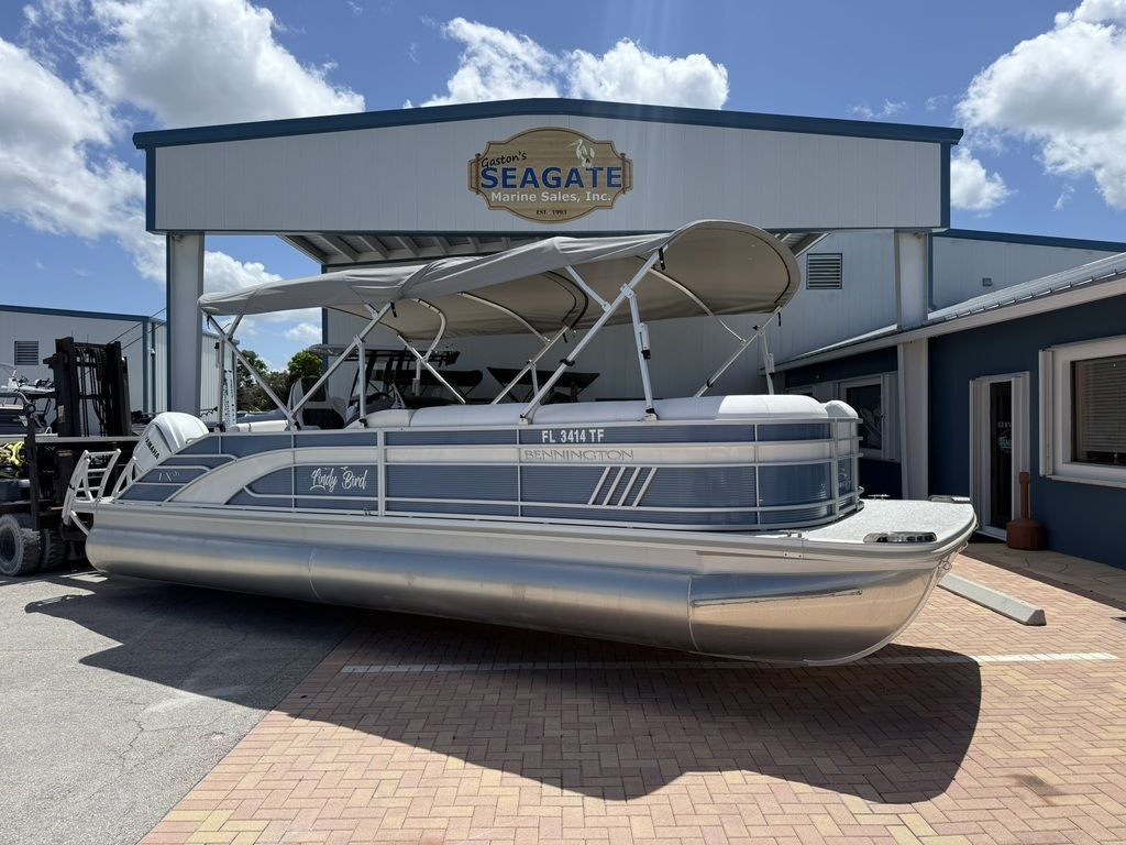 2022 Bennington 26 LXSB Pontoon Boat boat