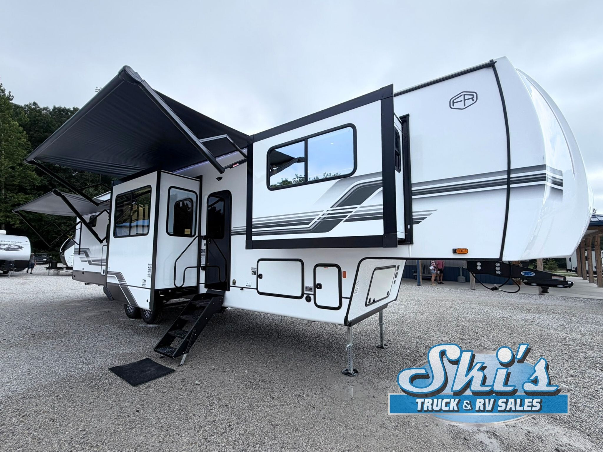 2027 Forest River Sabre 37FLH in rockville IN