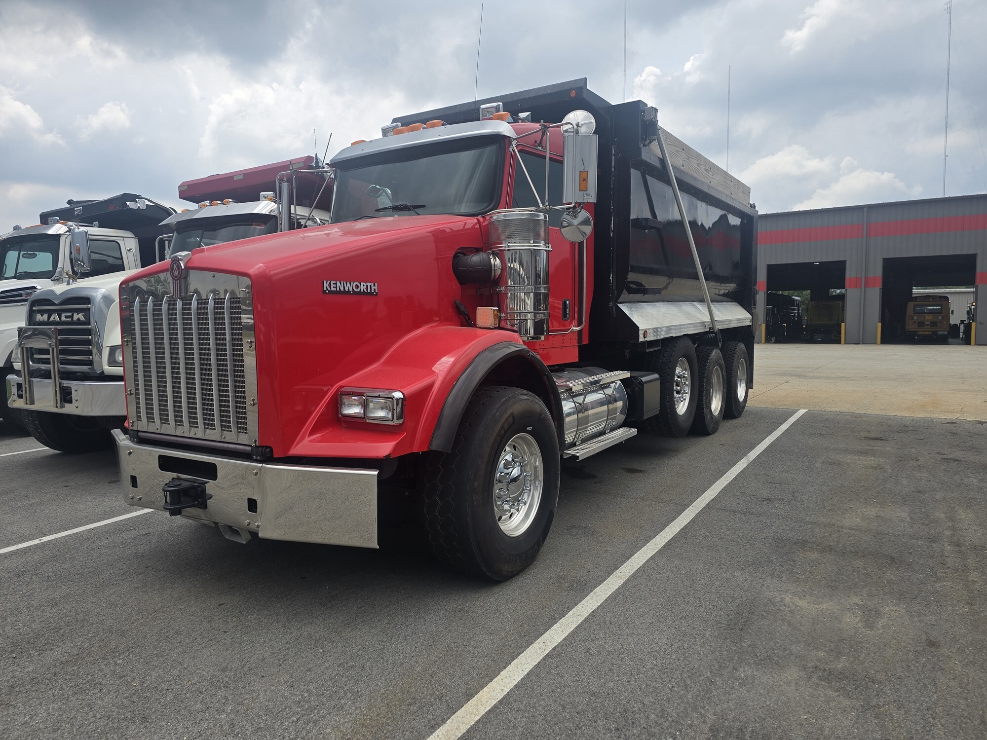 2022 KENWORTH T800 in Louisville, KY