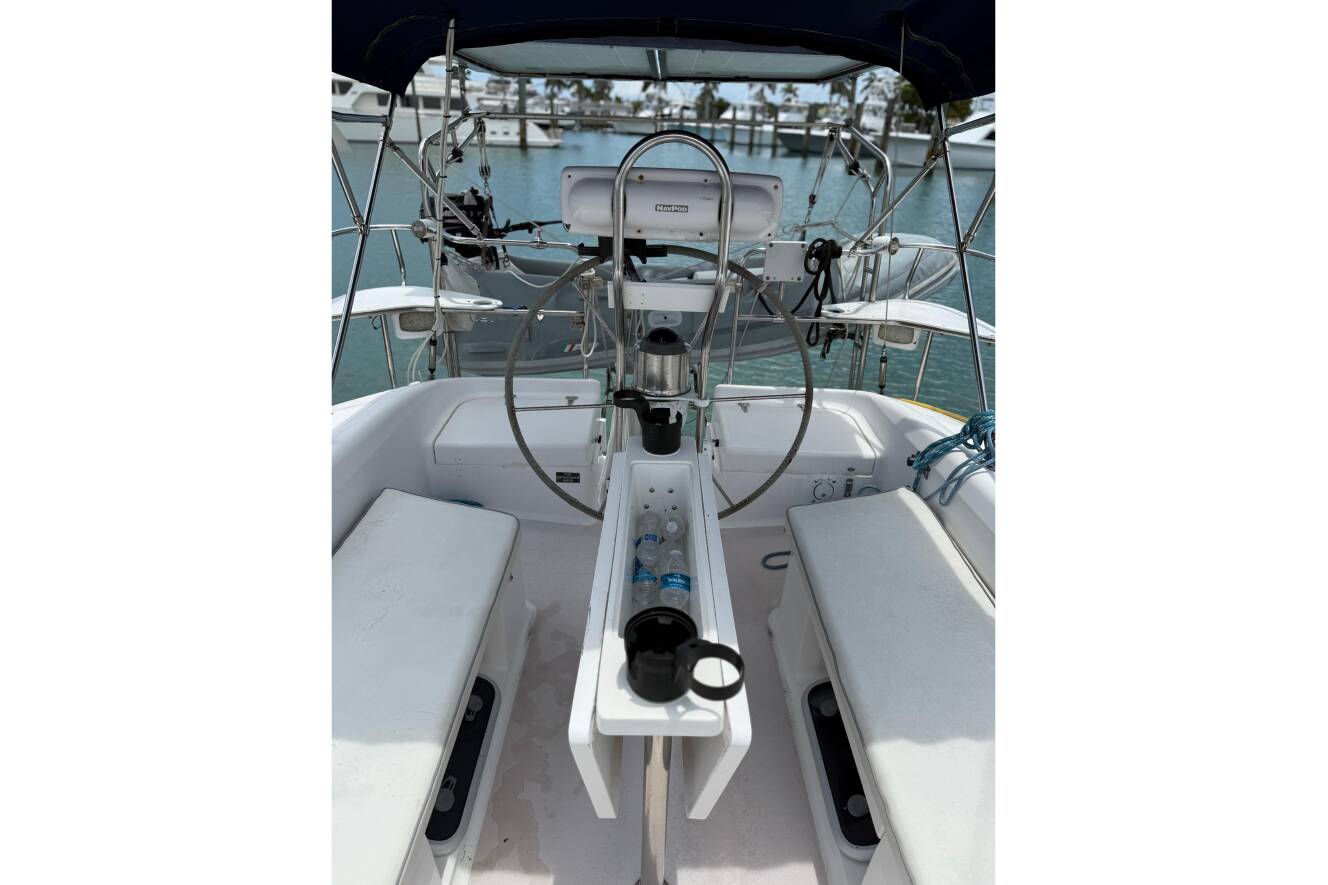 A photo of this 2001 Catalina 390