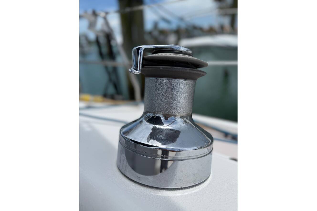 A photo of this 2001 Catalina 390