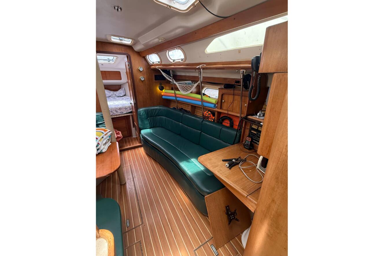 A photo of this 2001 Catalina 390
