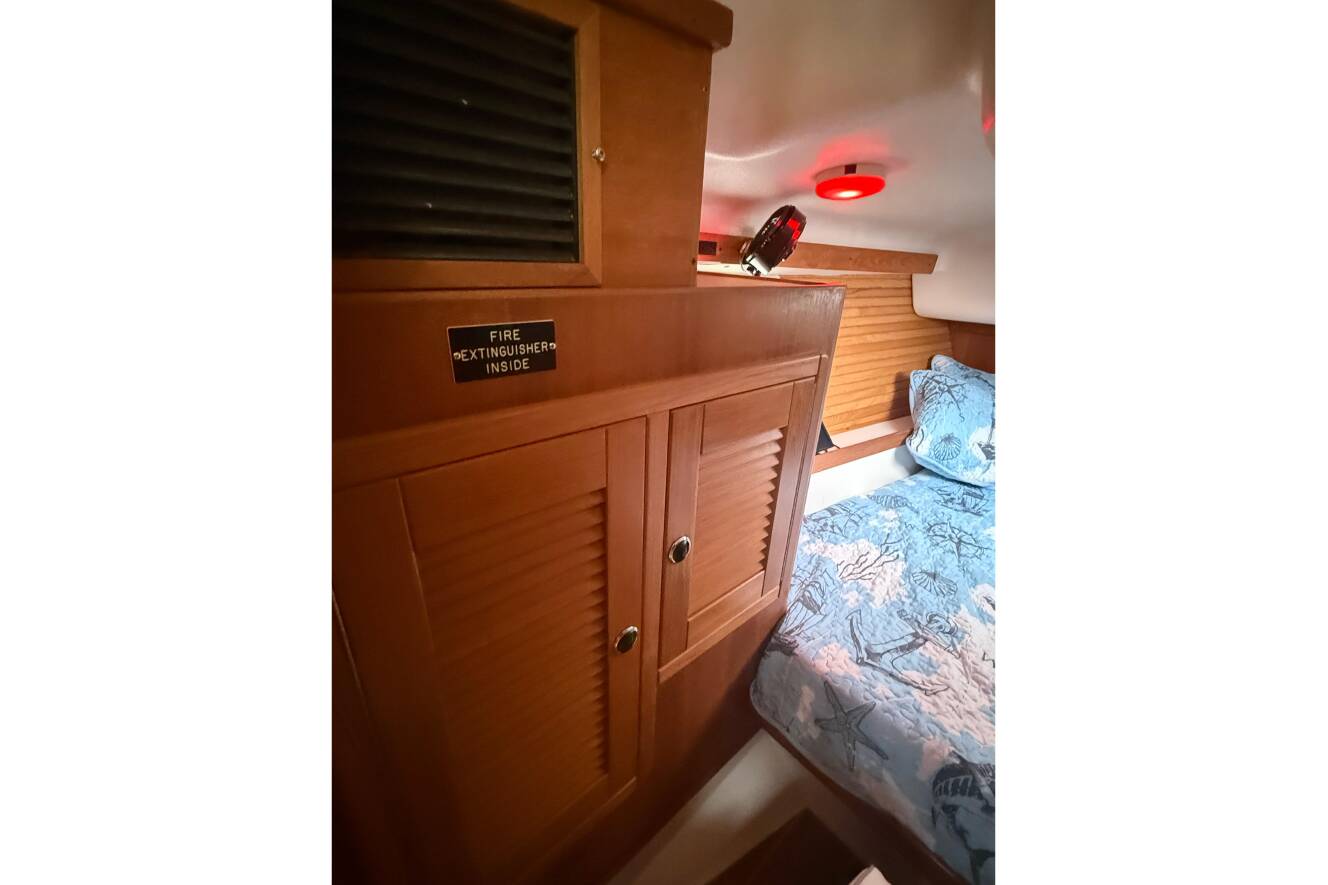 A photo of this 2001 Catalina 390
