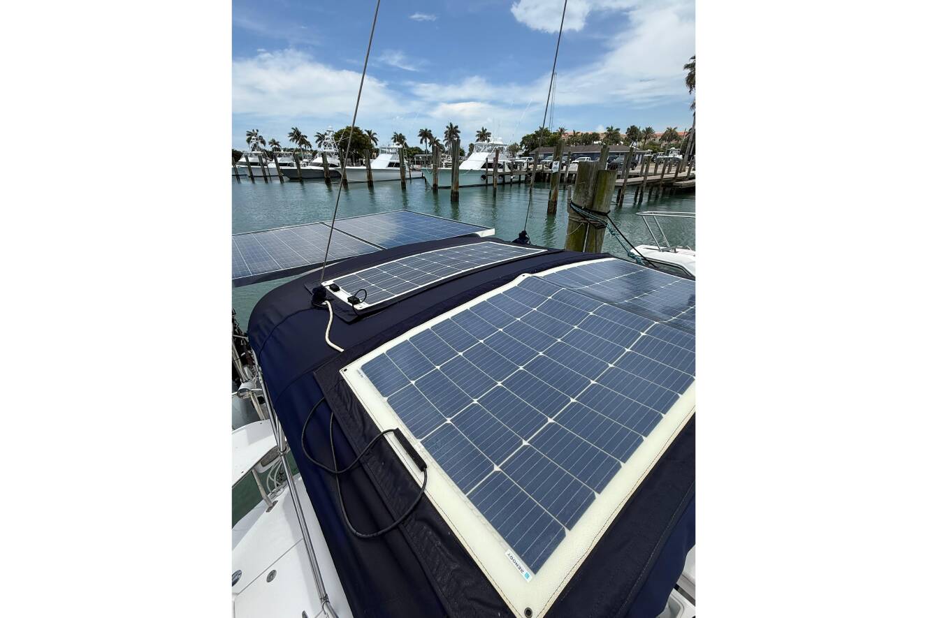 A photo of this 2001 Catalina 390