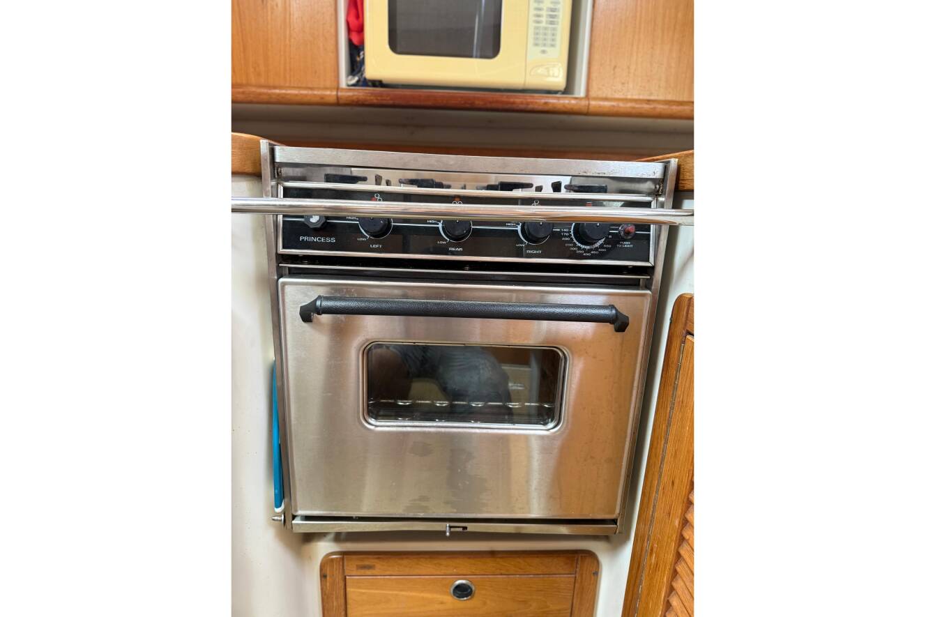 A photo of this 2001 Catalina 390