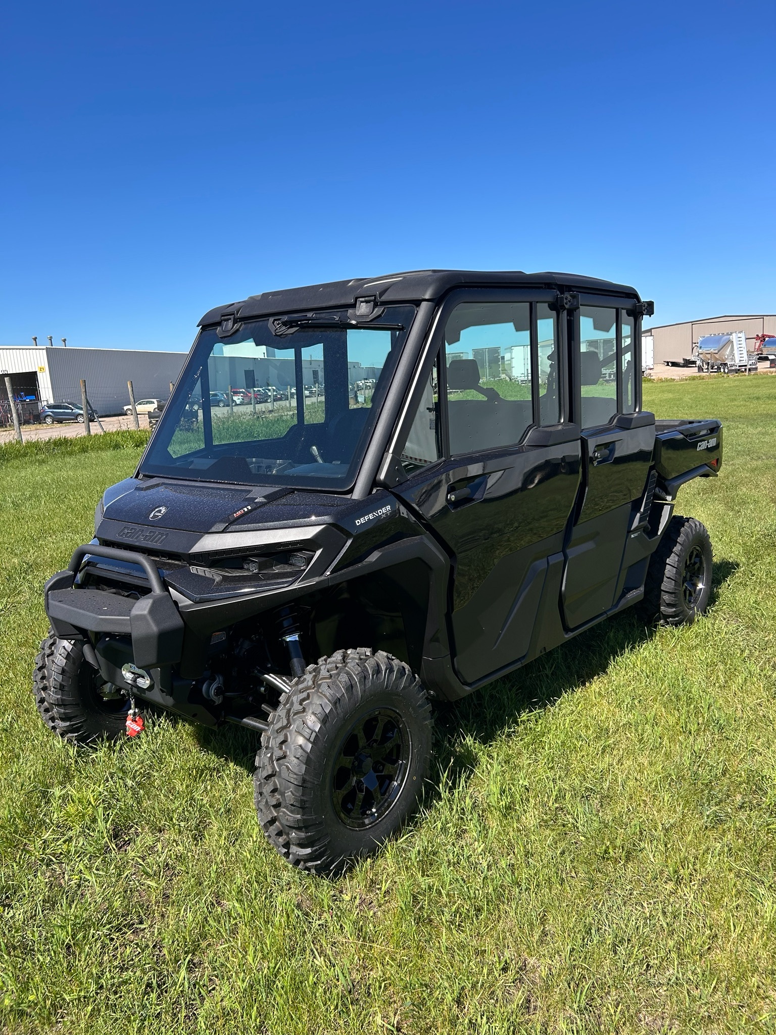 2026 Can-Am Defender MAX XT CAB HD11 in hawley MN