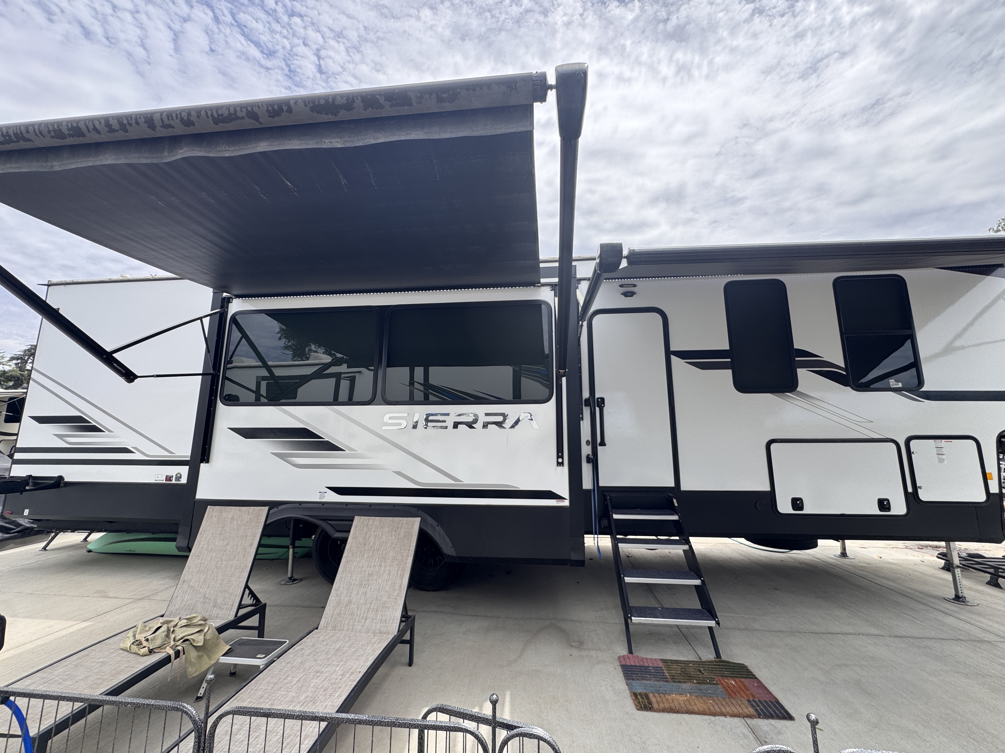 2025 Forest River SIERRA 4002FB in pomona CA
