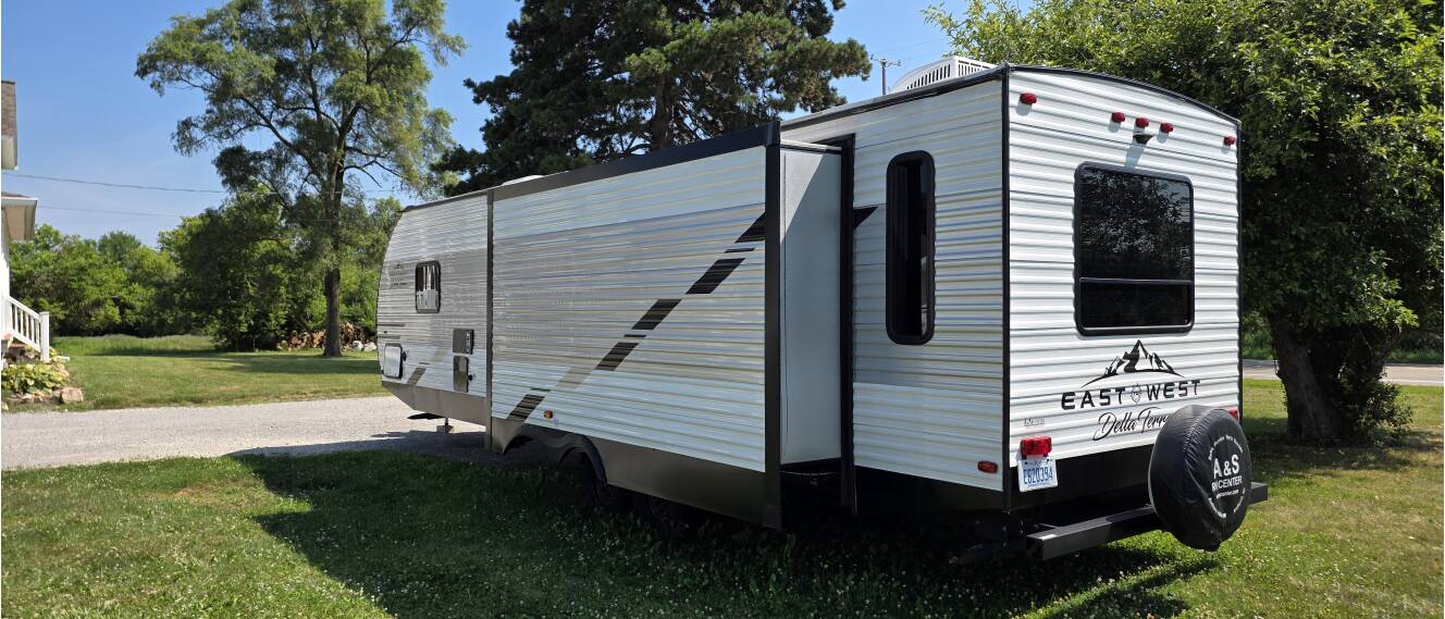 A photo of this 2022 East To West DELLA TERRA 292MK