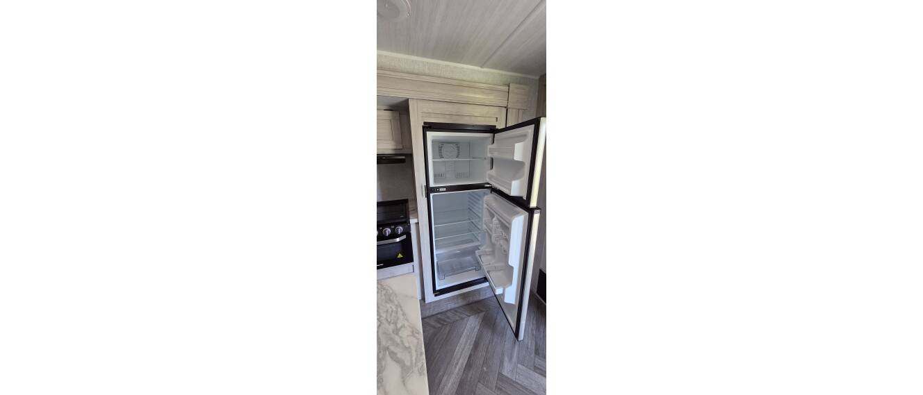 A photo of this 2022 East To West DELLA TERRA 292MK