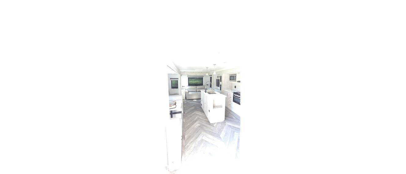 A photo of this 2022 East To West DELLA TERRA 292MK