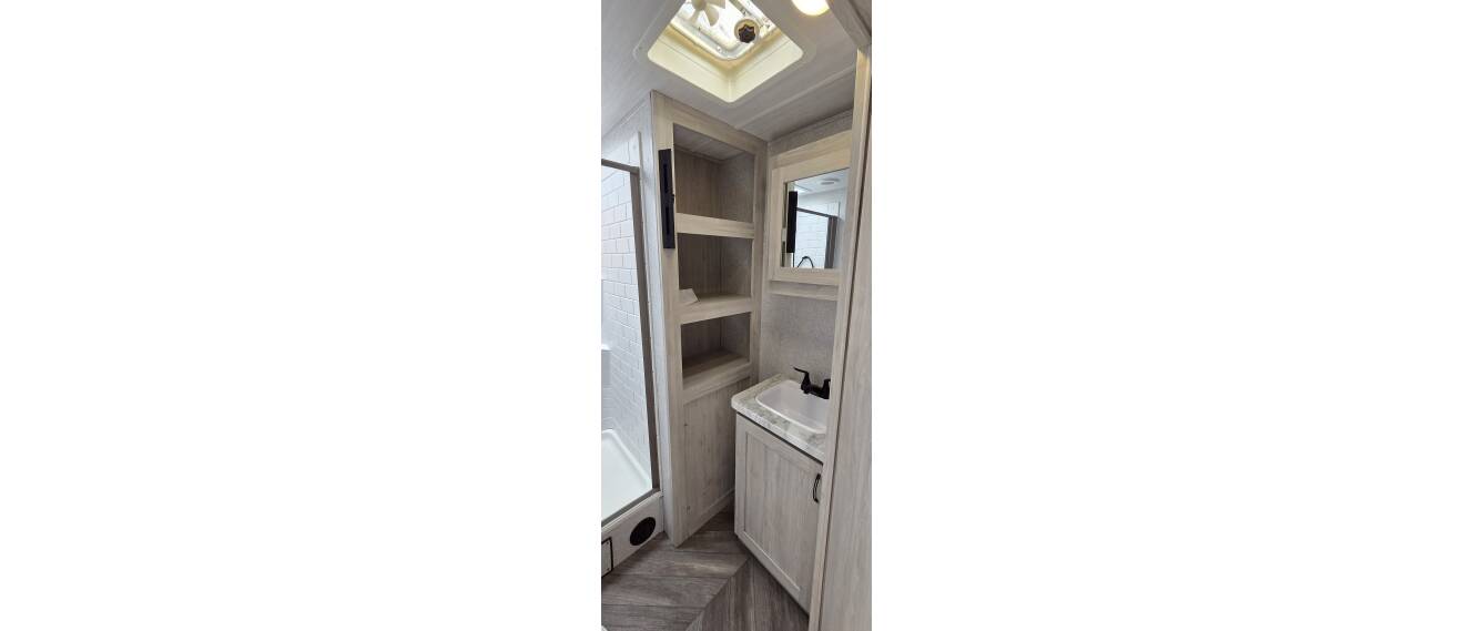 A photo of this 2022 East To West DELLA TERRA 292MK