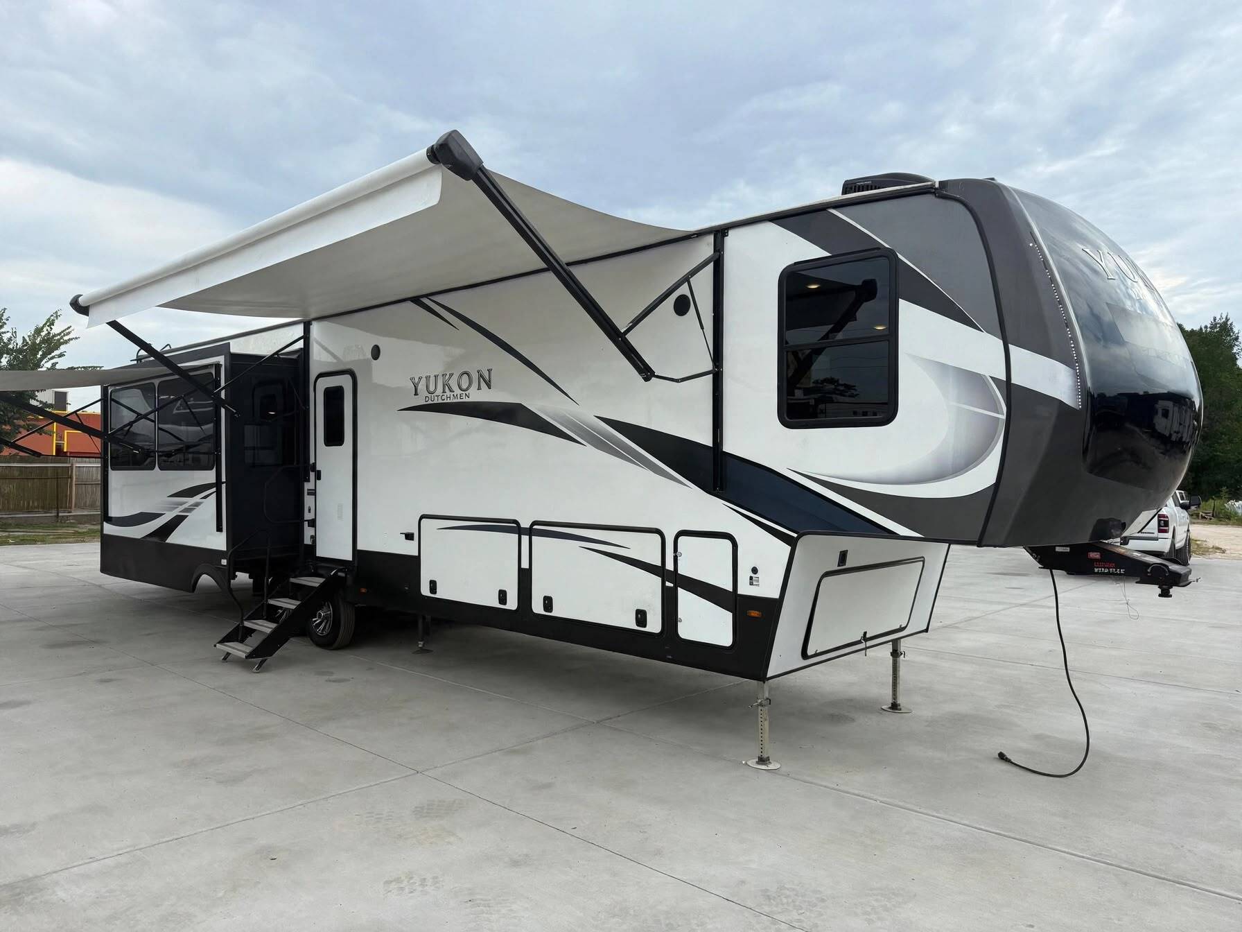 2022 Dutchmen YUKON 400RL in porter TX