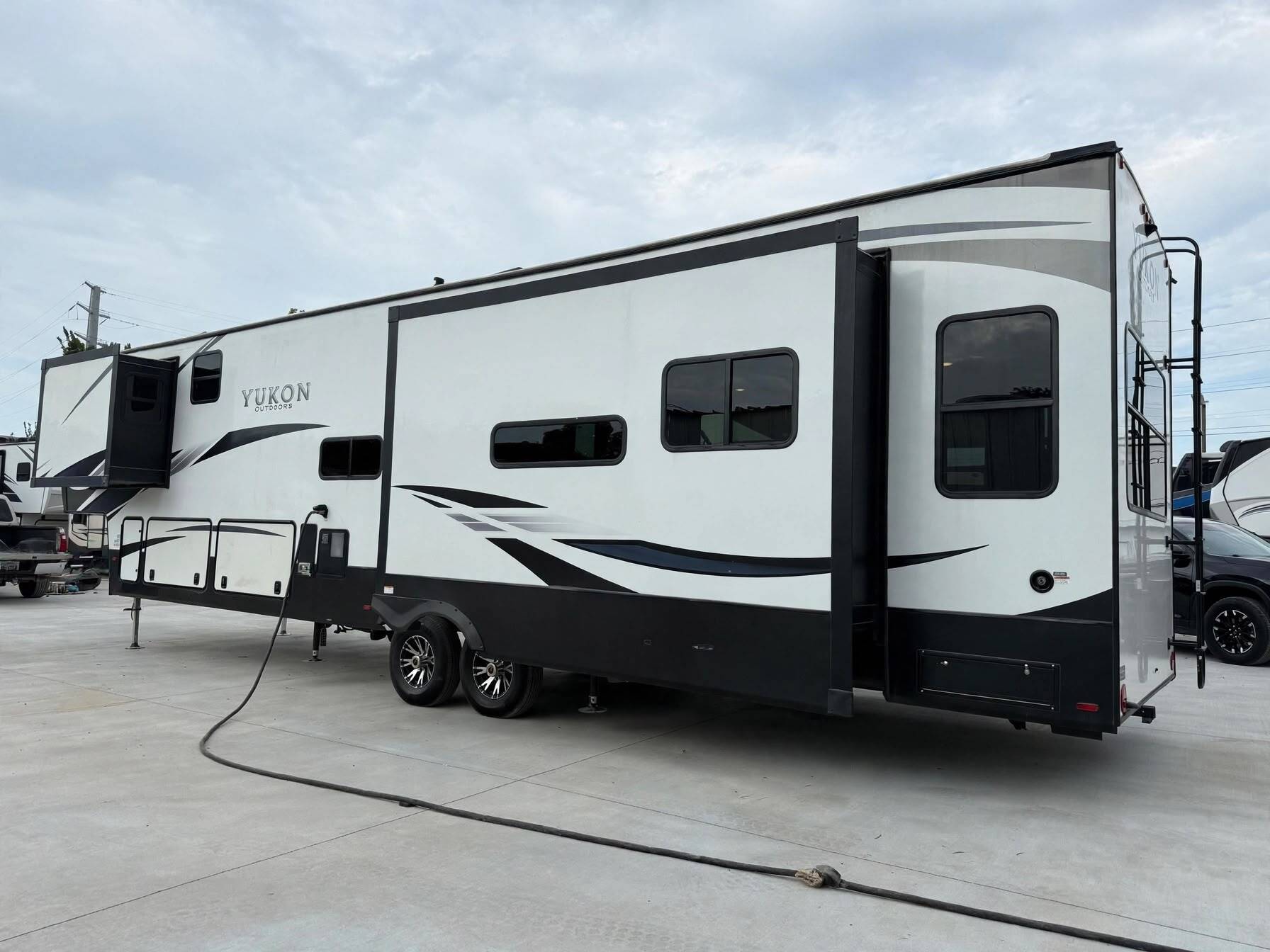 2022 Dutchmen YUKON 400RL in porter TX