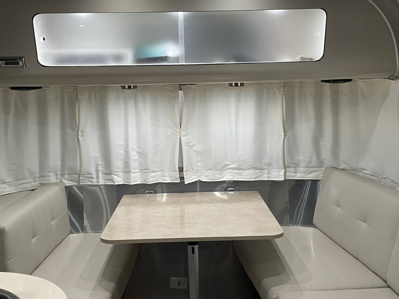 A photo of this 2019 Airstream INTERNATIONAL SIGNATURE 25FB SIGNATURE