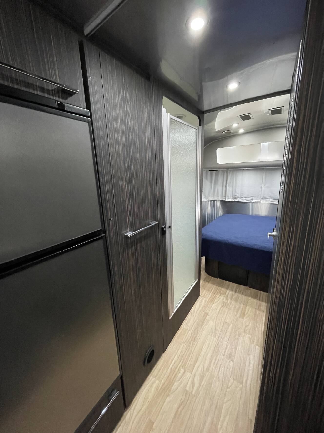 A photo of this 2019 Airstream INTERNATIONAL SIGNATURE 25FB SIGNATURE