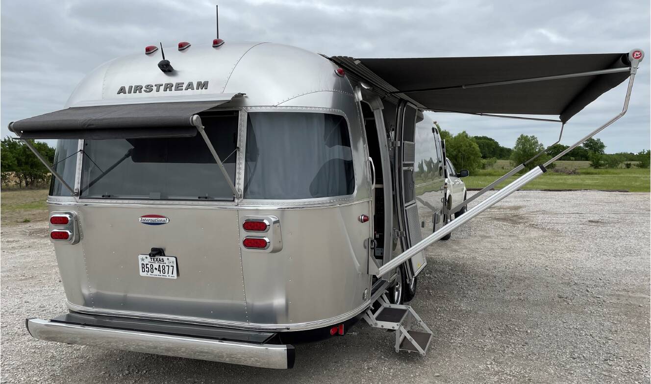 A photo of this 2019 Airstream INTERNATIONAL SIGNATURE 25FB SIGNATURE
