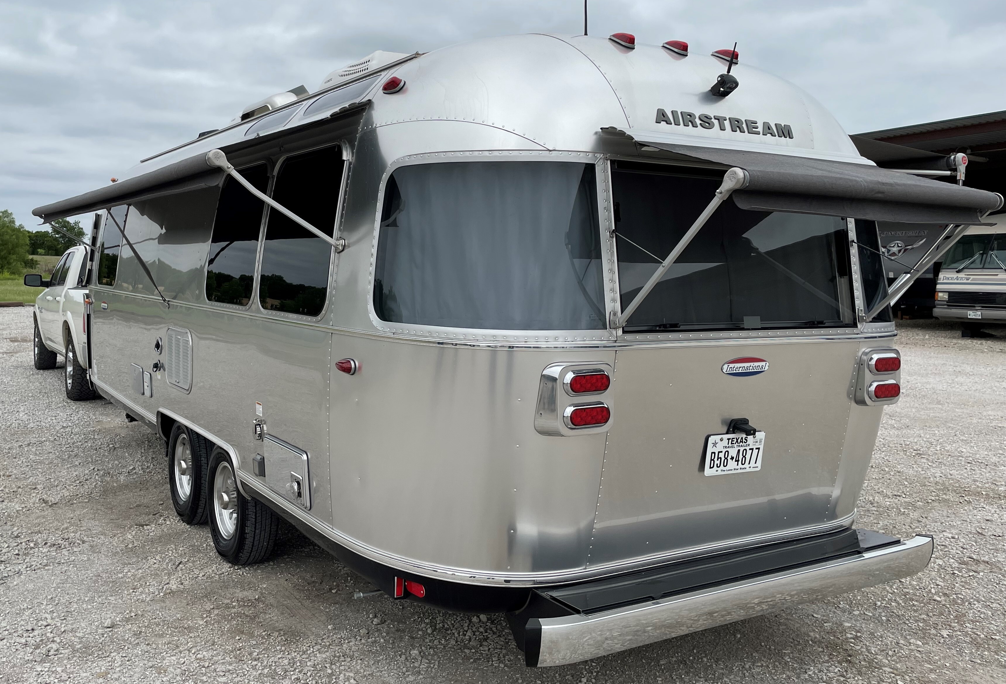 2019 Airstream INTERNATIONAL SIGNATURE 25FB SIGNATURE in san antonio TX