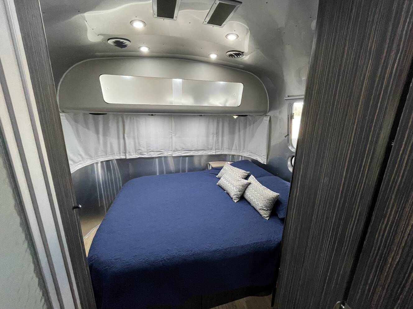 A photo of this 2019 Airstream INTERNATIONAL SIGNATURE 25FB SIGNATURE