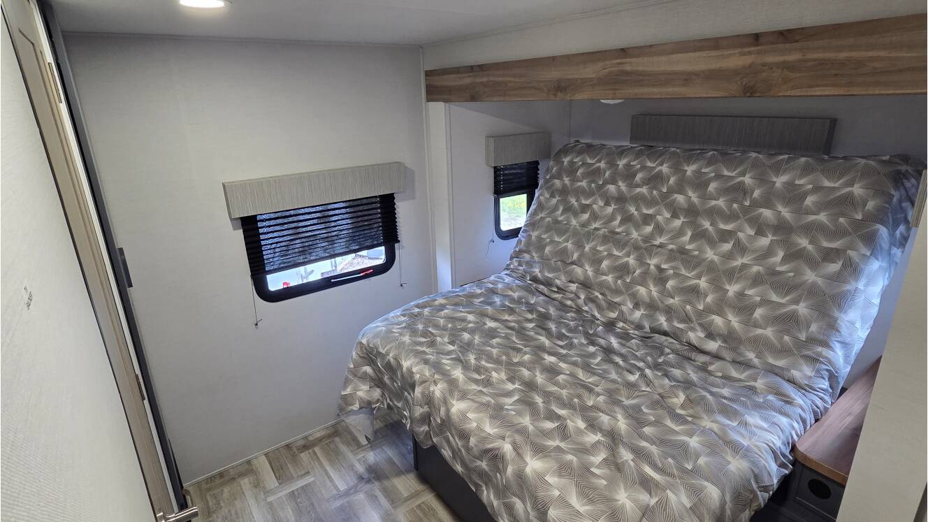 A photo of this 2025 Prime Time LACROSSE 3510DB