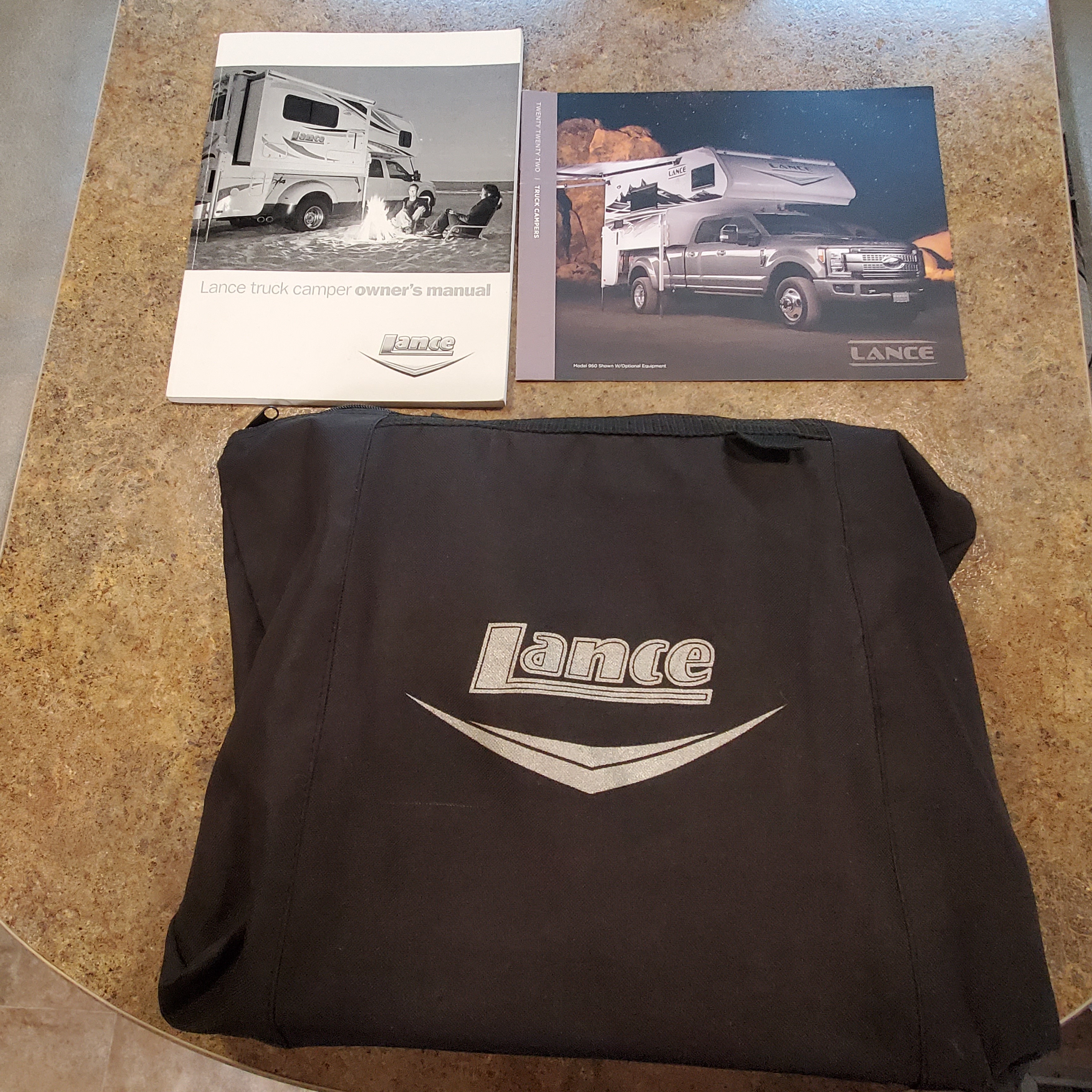 2017 Lance 1062 TRUCK CAMPER in mcminnville OR