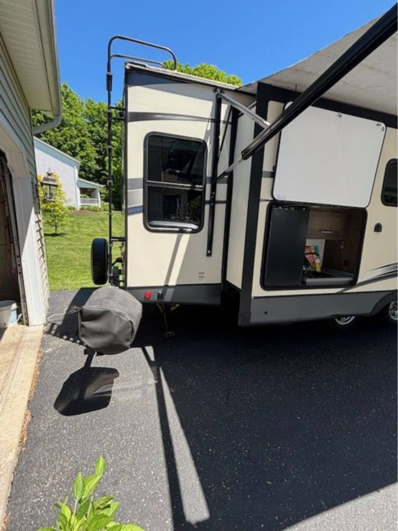 A photo of this 2019 Forest River Salem Hemisphere GLX 273RL