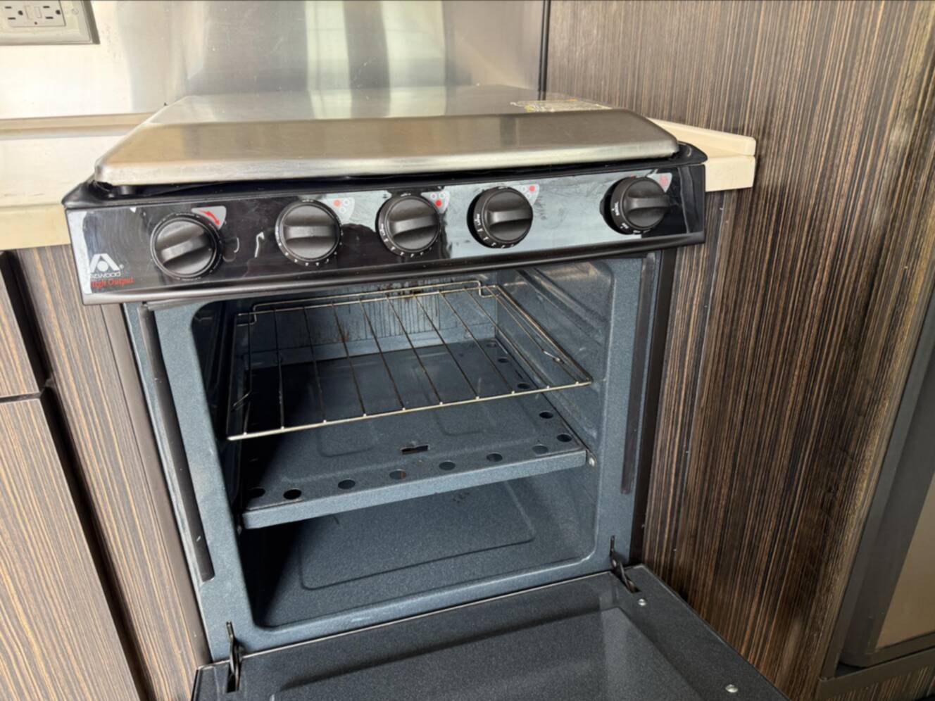 A photo of this 2016 Airstream International Signature 23FB