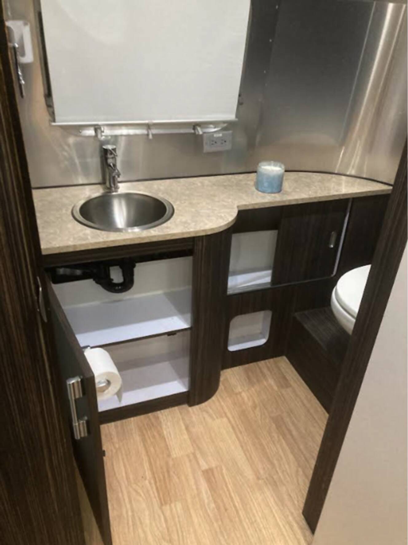 A photo of this 2016 Airstream International Signature 23FB
